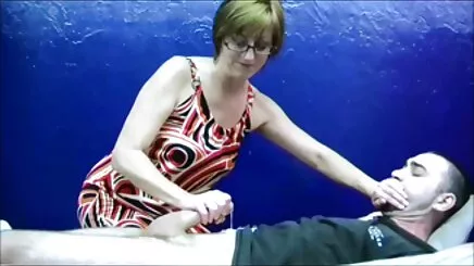 Nghiệp phim xet co trang khong che dư mát-xa bằng tay