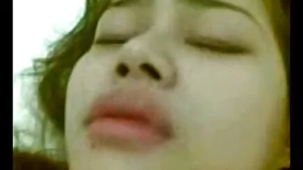 Tóc vàng, với giả to lớn với một sex co trang khong che người đàn dương vật