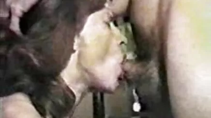 Phụ nữ mỹ la tinh hậu môn cần sex co trang gai xinh một bồn tắm thư giãn