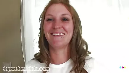 Bà tân binh Shelly phim xes co trang là nảy trên một cứng geeks