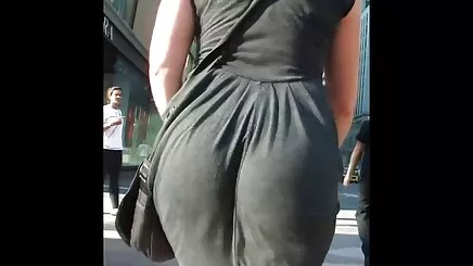 Rửa phim sey co trang chân trong phòng tập thể dục